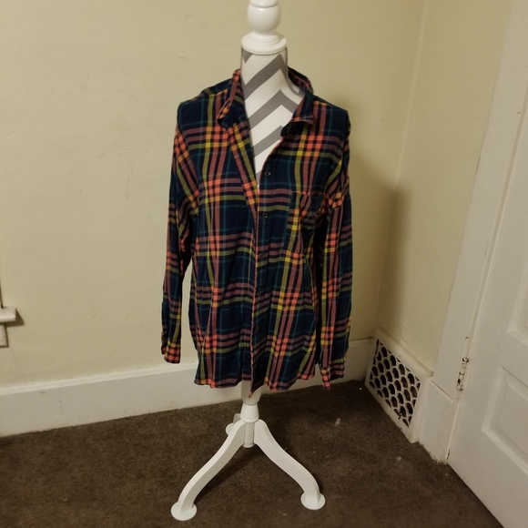 Active and sporty plaid button down shirt - Picture 1 of 3
